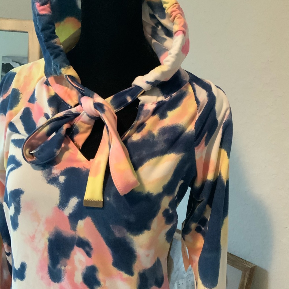 Sweater Dress w/Hood - Picture 4 of 7
